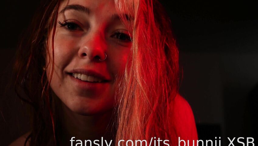 Its_Bunnii - Prop ASMR in a Towel