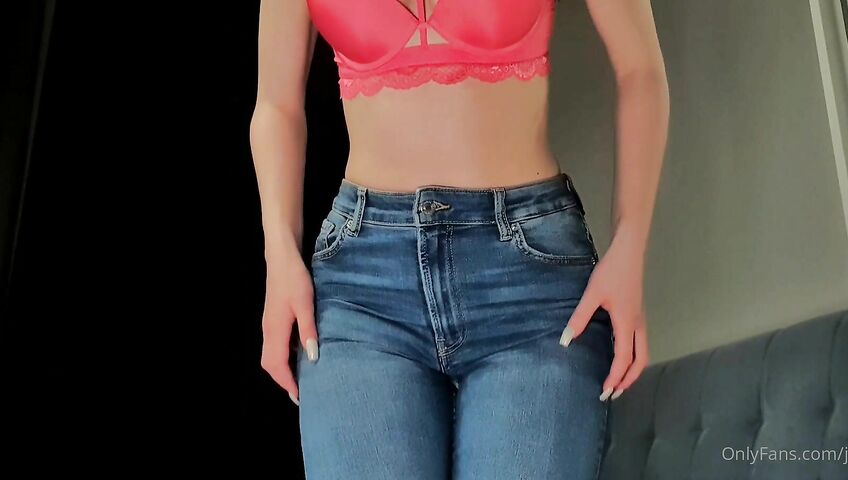 Juicy ASMR - 26 May 2021 - Ass From Behind - Scratching