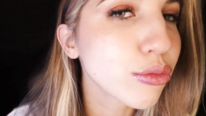 FrivolousFox Patreon ASMR - 100 Layers and 200 Kisses