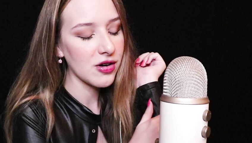 Diddly ASMR - 11 January 2021 - Ass Bending in Faux Leather