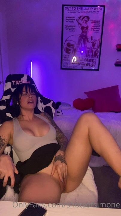 Simone ASMR Pussy - My First Masturbation Video