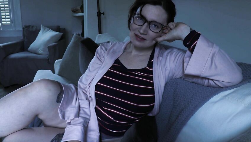 Bettie Bondage - Staying with Mom HD