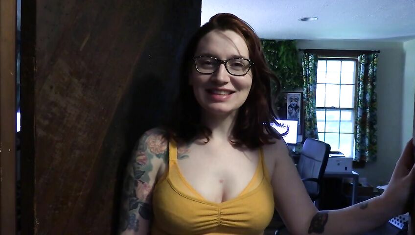 Bettie Bondage Porn - Bettie Fucks a Fan HD