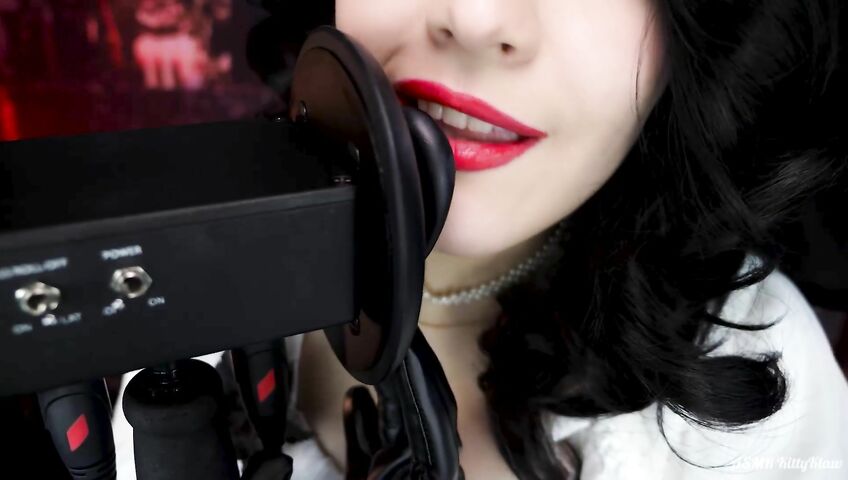 ASMR Kitty Klaw - Lady Dimitrescu Licking & Mouth sounds