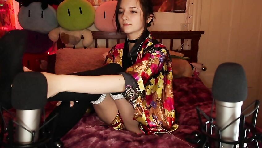 AftynRose ASMR - Legs and Feet Massage