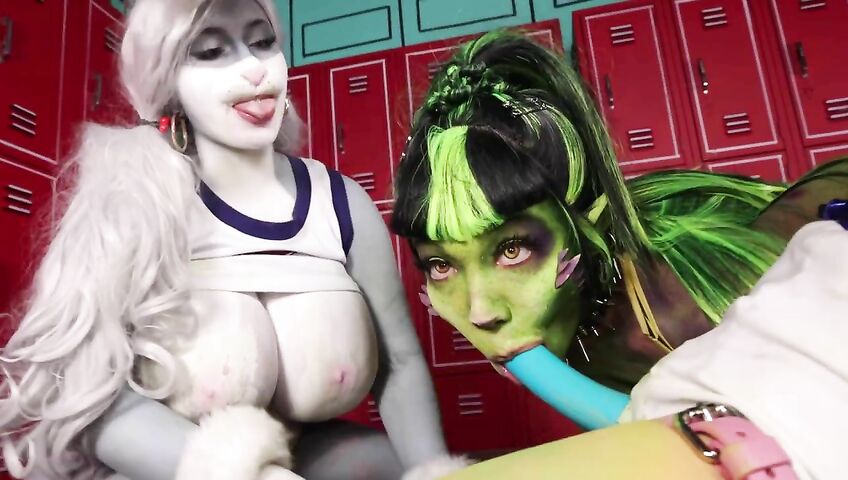 Little Puck, Cherie Deville, Bishoujomom - SPACE- AM-HARDCORE STRAP FUCK